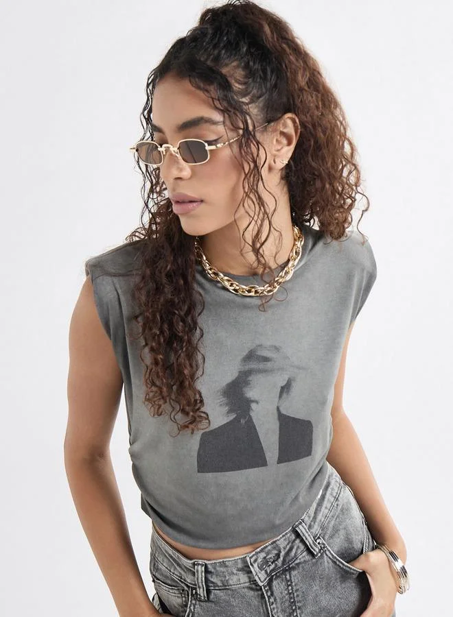 سبلاش فيڤ تيشيرت بدون أكمام بطباعة وتفاصيل كسرات