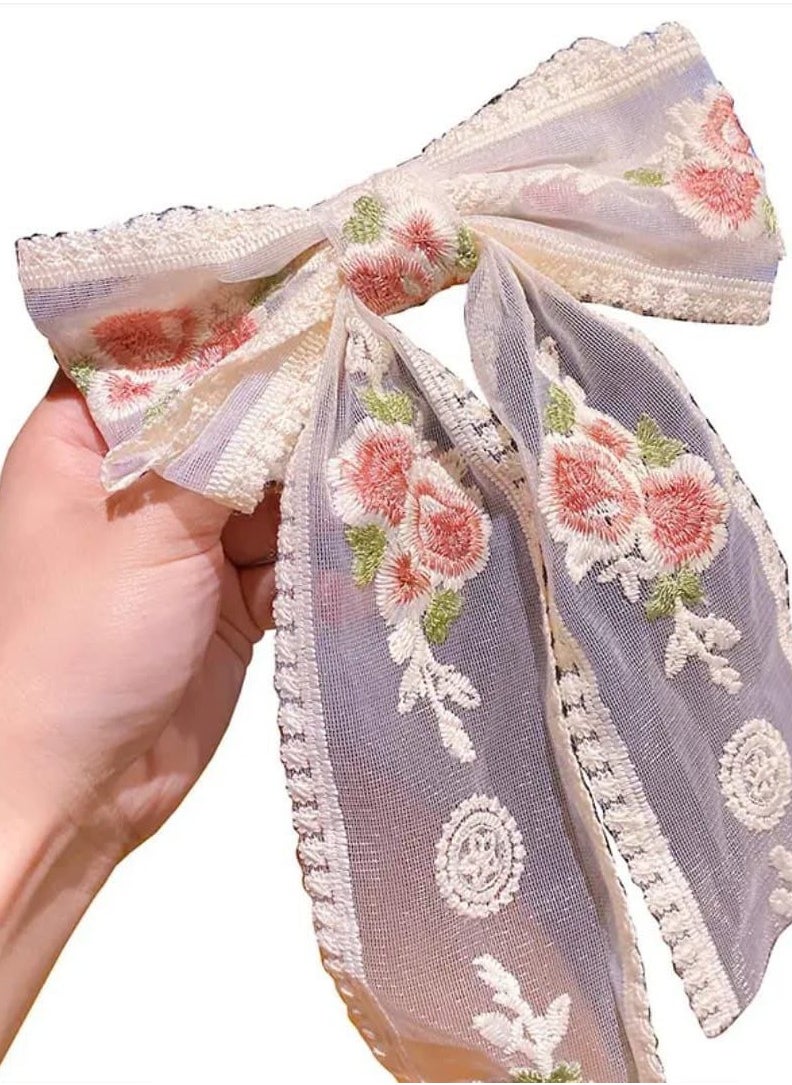 Elevate your look with this luxurious beak hair clip featuring a large bow and elegant floral embroidery! This hair clip adds a soft, romantic touch to your hair. Made from sheer lace embroidered with roses, it's secured with a practical and easy-to-use beak clip. Perfect for special occasions or to pair with a classic, charming look.