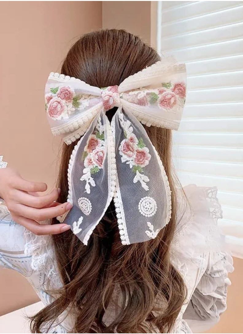 Elevate your look with this luxurious beak hair clip featuring a large bow and elegant floral embroidery! This hair clip adds a soft, romantic touch to your hair. Made from sheer lace embroidered with roses, it's secured with a practical and easy-to-use beak clip. Perfect for special occasions or to pair with a classic, charming look.