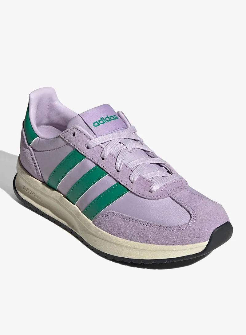 اديداس ركض  .