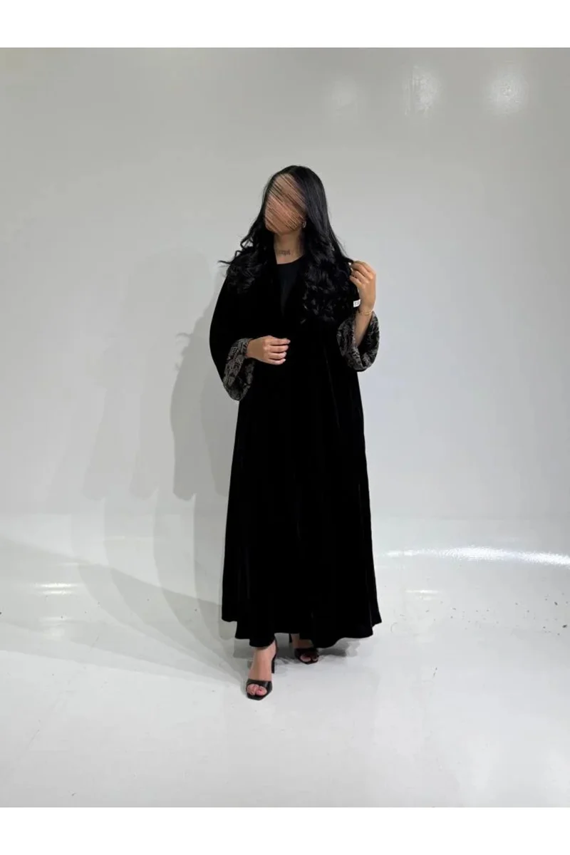 توري للعبايات عباية مخمل اسود مع أسواره جاكار بيج