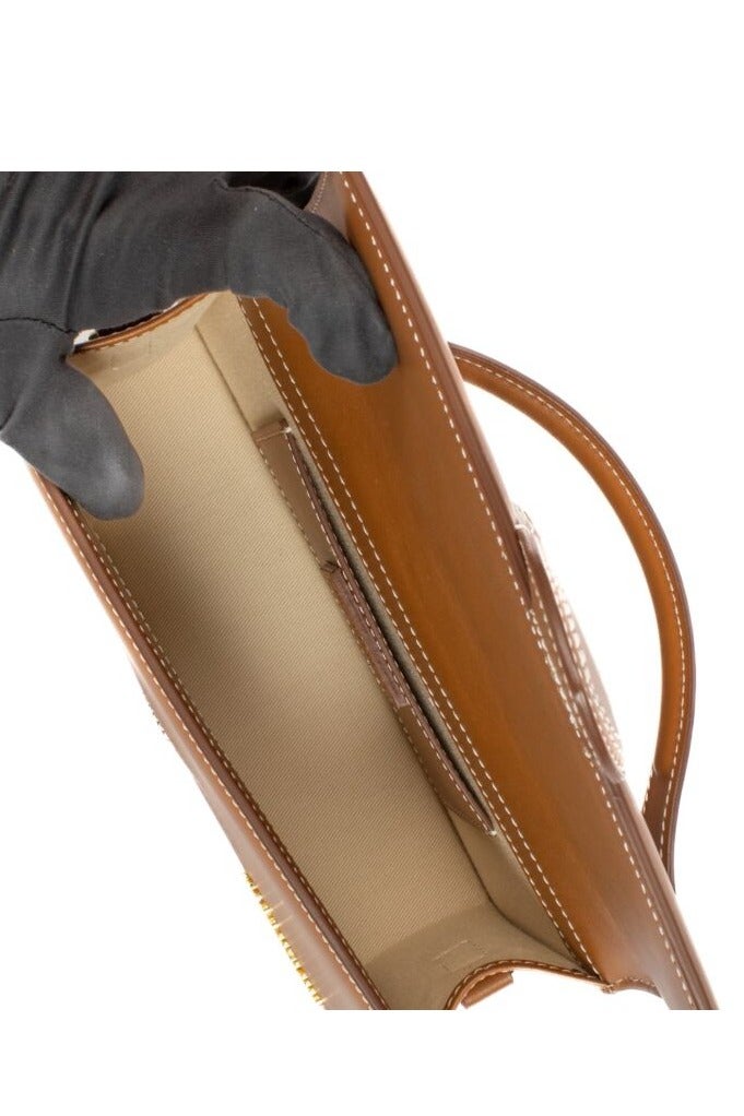 Jacquemus  حقيبة يد جلدية من Le Bambino مع حزام قابل للتعديل - Image 5