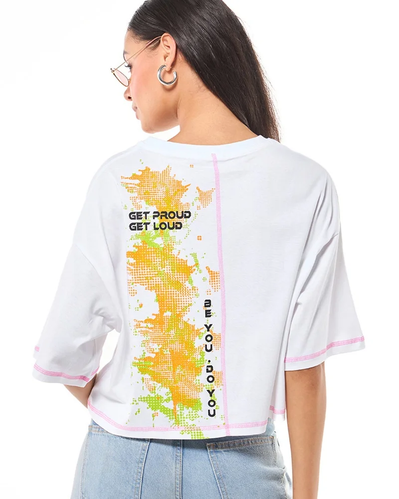 بيواكوف بلوزة نسائية قصيرة واسعة بطبعة بشرية بيضاء