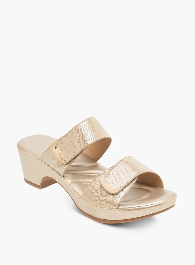 فلورا بيلا من شو إكسبرس صنادل نسائية سهلة الارتداء بكعب عريض وملمس مميز