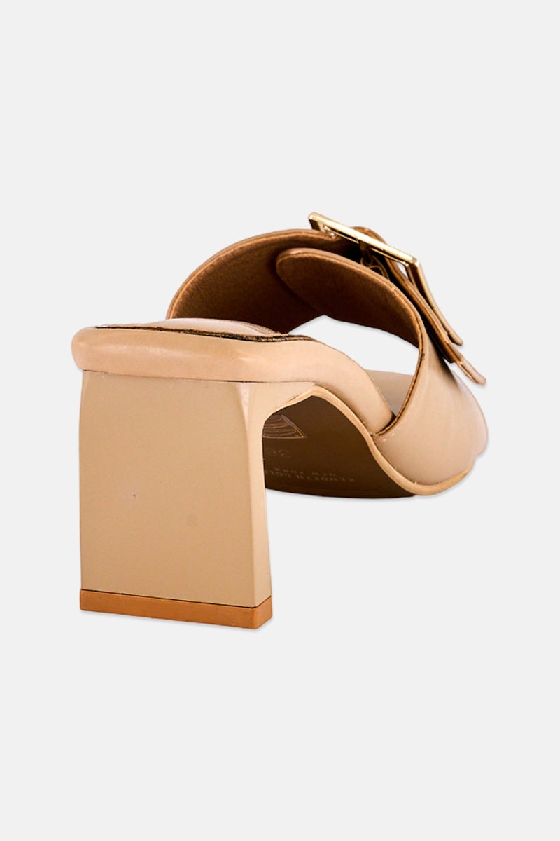 Kenneth Cole صنادل ميا النسائية السهلة الارتداء، بيج - Image 3