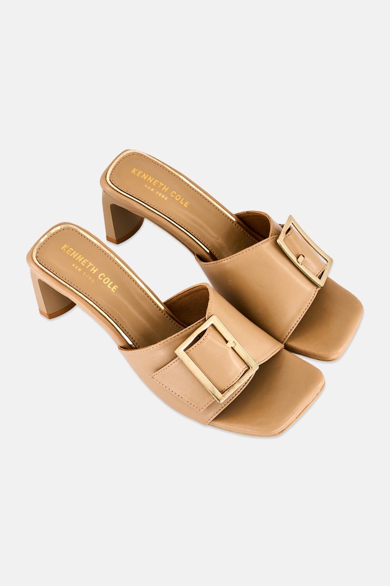 Kenneth Cole صنادل ميا النسائية السهلة الارتداء، بيج - Image 2
