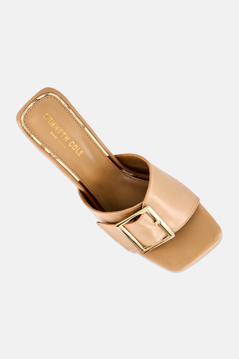 Kenneth Cole صنادل ميا النسائية السهلة الارتداء، بيج - Image 4