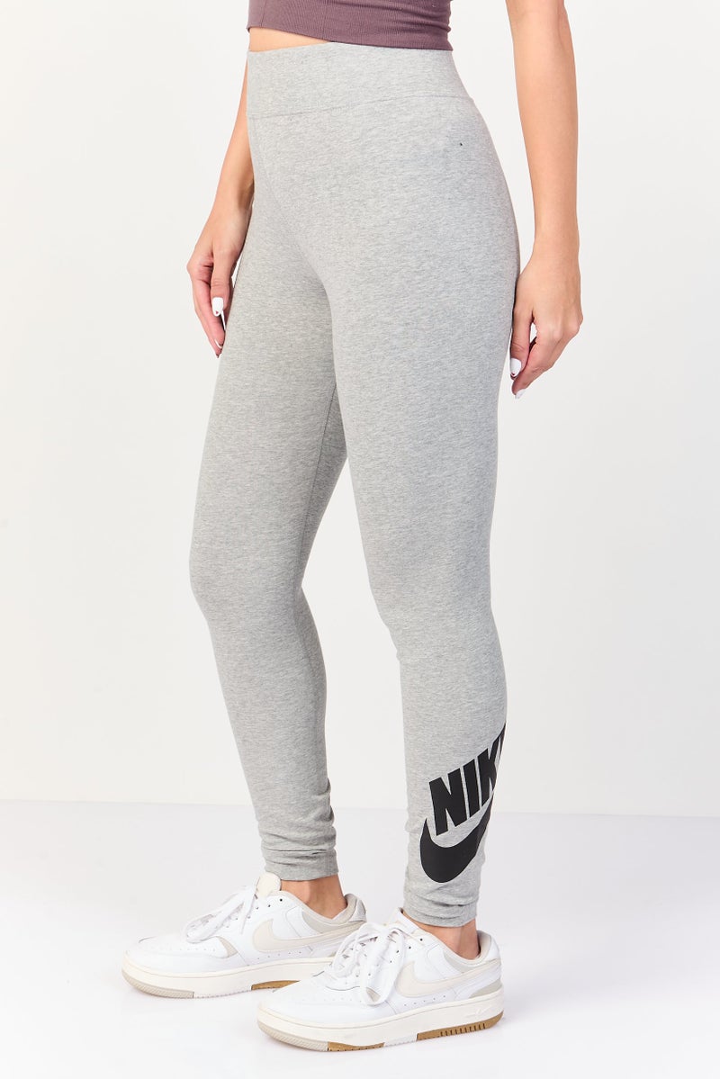 Nike ليجنز نسائية ضيقة مناسبة للخارج، رمادي - Image 3