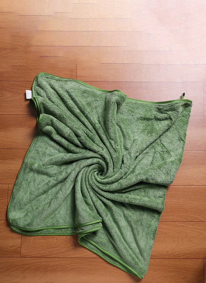 Fezora Soft Lightweight Green Solid Microfiber 500GSM Super Soft Adult Regular Bath Towel - Image 1