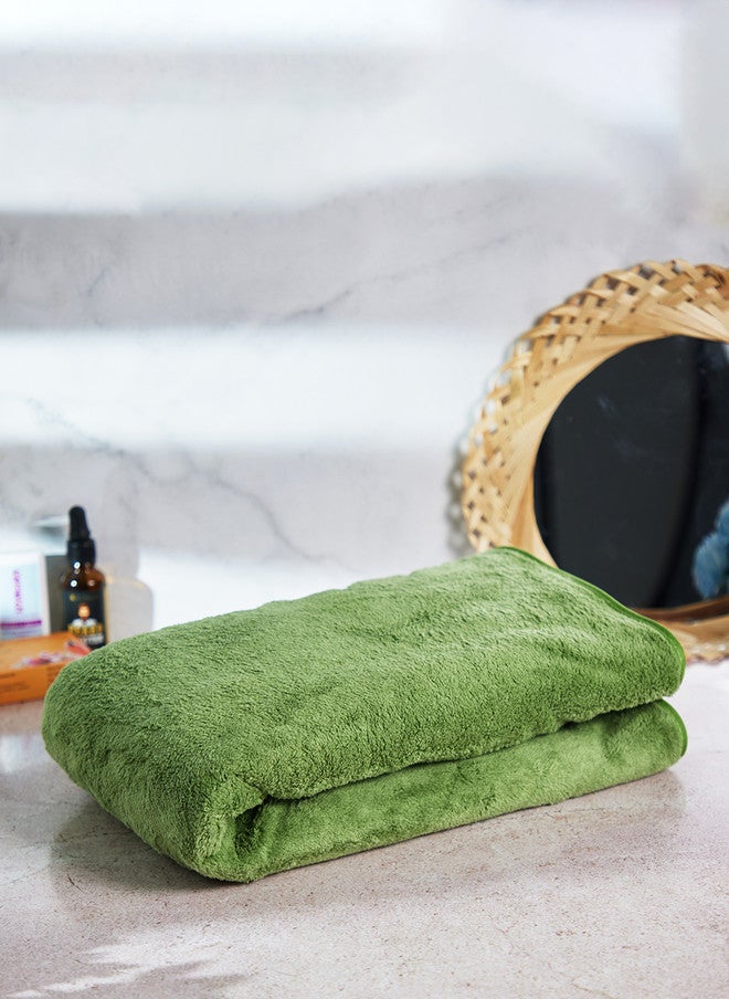 Fezora Soft Lightweight Green Solid Microfiber 500GSM Super Soft Adult Regular Bath Towel - Image 3