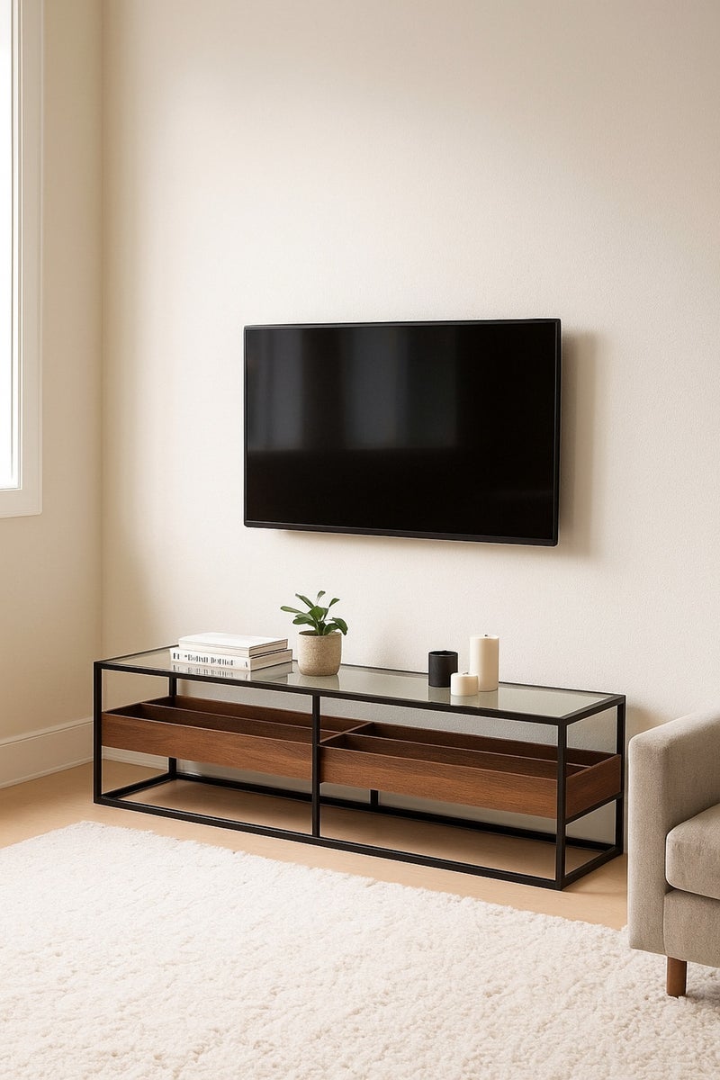 ماريا هومز طاولة تلفزيون حديثة من الجوز مع سطح زجاجي وإطار معدني أسود – 180×40×45 سم - Image 4