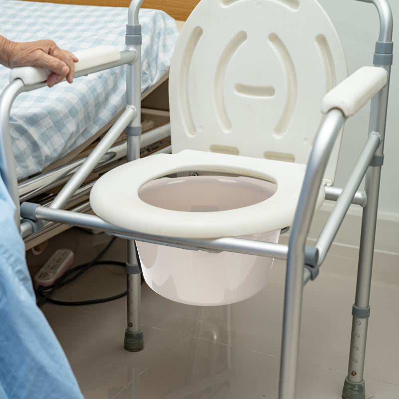 🚽 مرحاض محمول بغطاء لكبار السن والمستخدمين المقعدين مصنوع من مادة متينة - Image 1