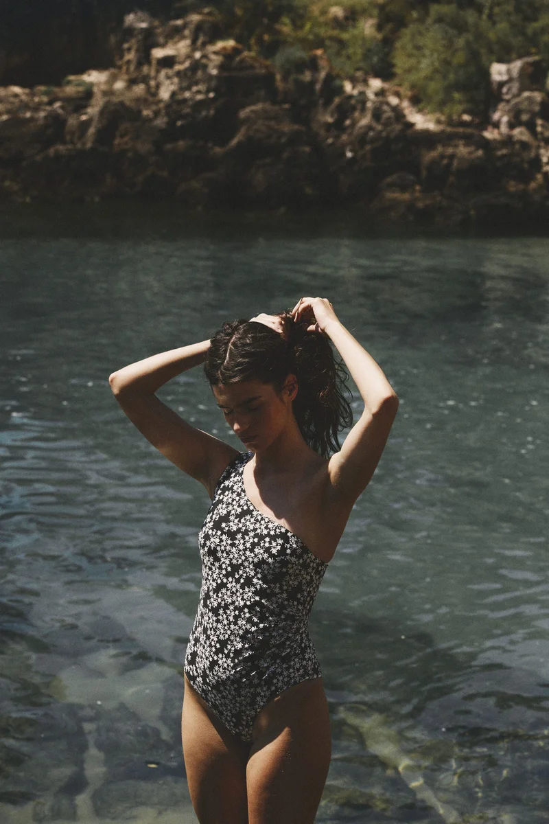 H&M Light Shape One-shoulder swimsuit