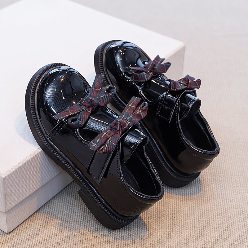 Girls'' Princess Shoes 2025 New Autumn and Winter Children''s Small Leather Shoes for Girls, Black Loafers, Soft-Soled Single Shoes - Image 1