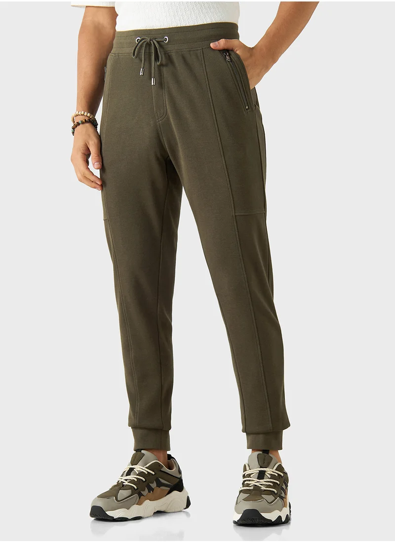 ايكونيك Iconic Solid Slim Fit Joggers with Drawstring Clos