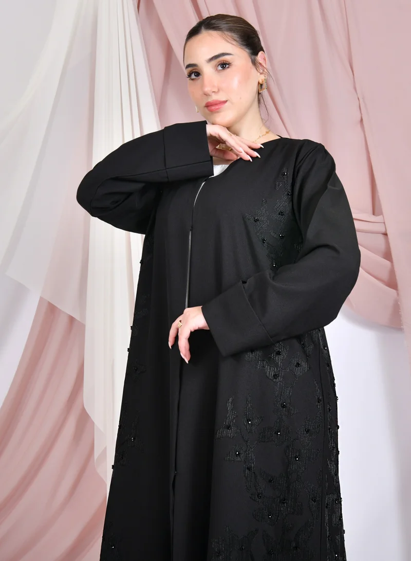 HAWRAA ABAYA Black quarter-cloche abaya with closed buttons, decorated with organza thread embroidery and beading