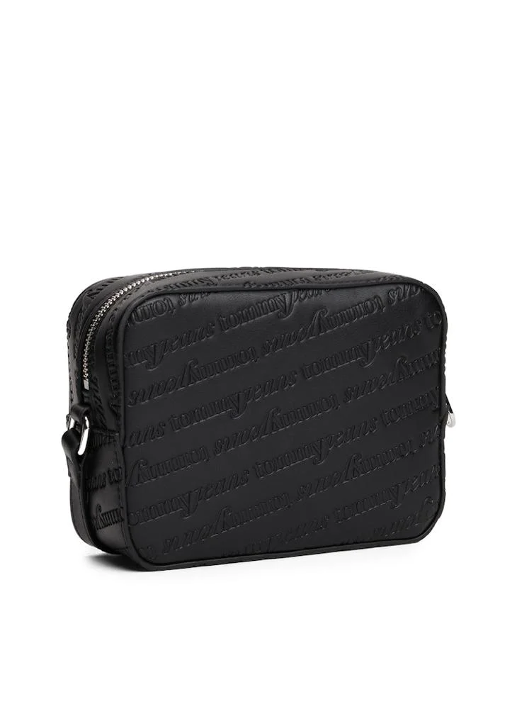 تومي جينز حقيبة كروس بودي بشعار محفور