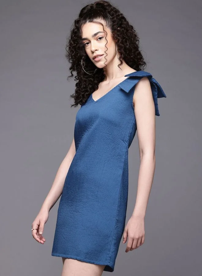Women Fit and Flared Textured V-Neck Sleeveless Shift Dress