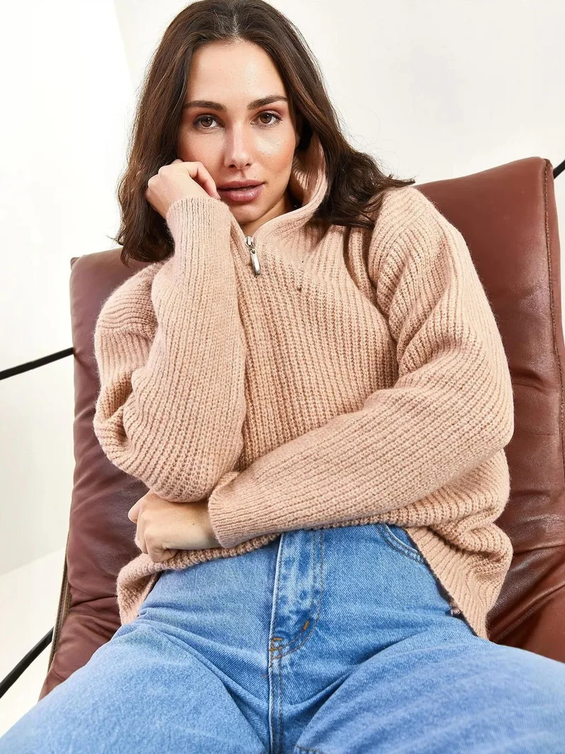 Bianco Lucci LUCCI Oversized Textured Knit Sweater with Zipper Collar