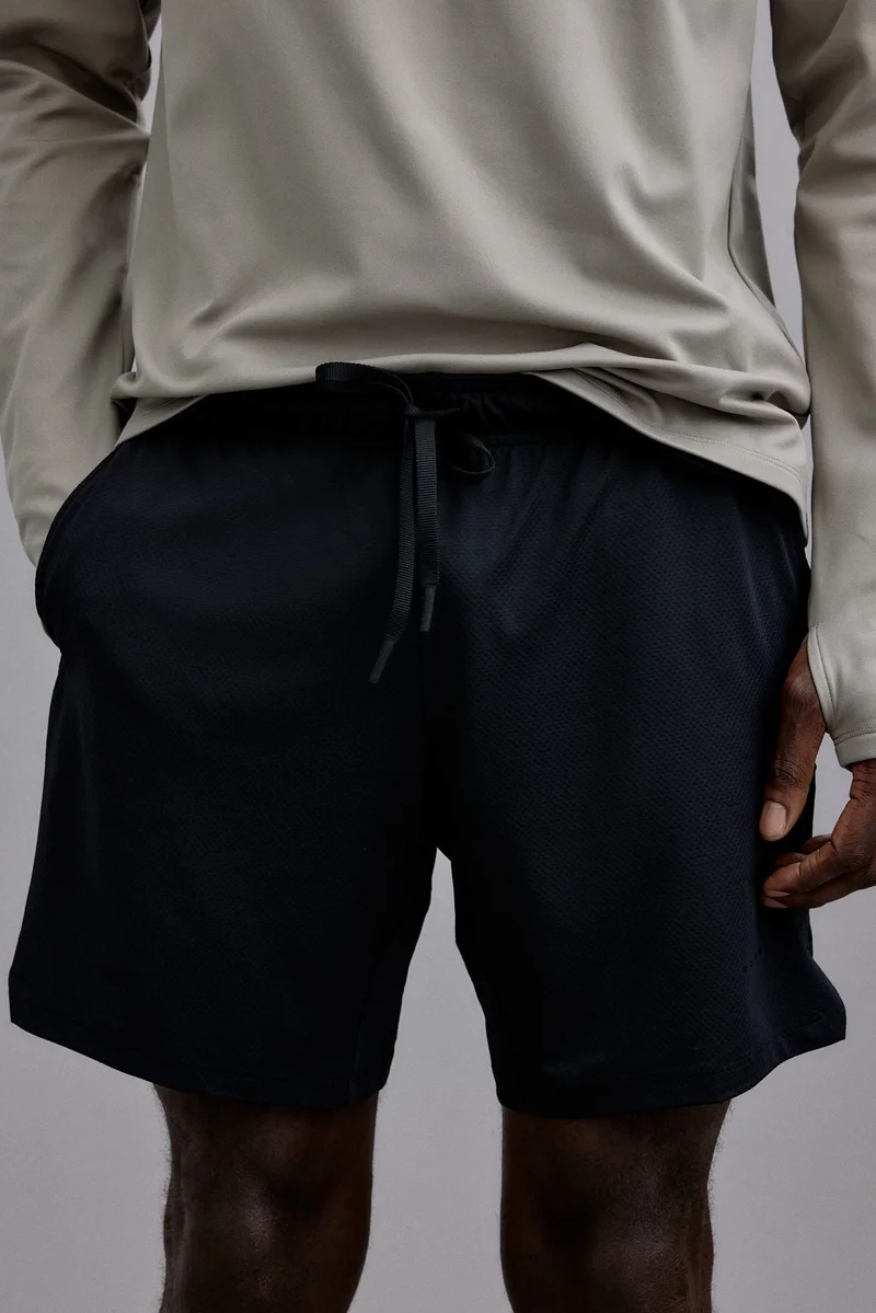 اتش اند ام شورت رياضي من نسيج دراي موف