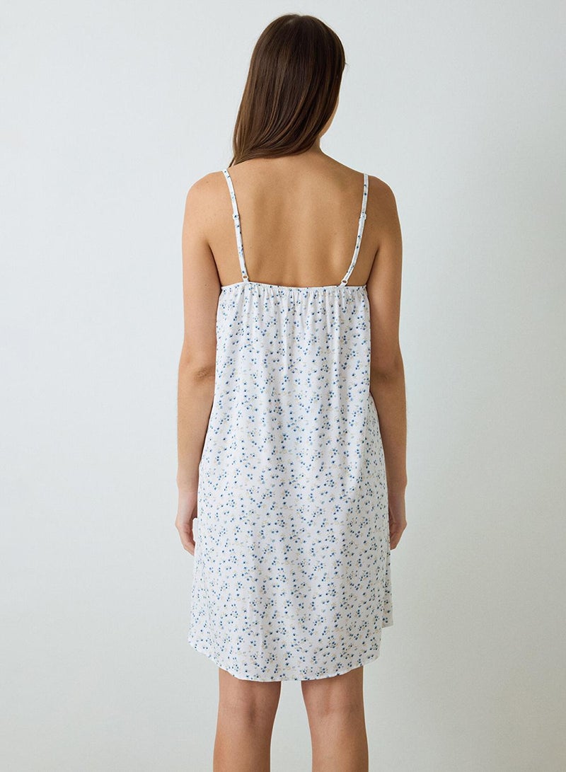 بنتي قميص نوم ليلاه أبيض بصدرية على شكل حرف  وحمالات قابلة للتعديل - Image 4