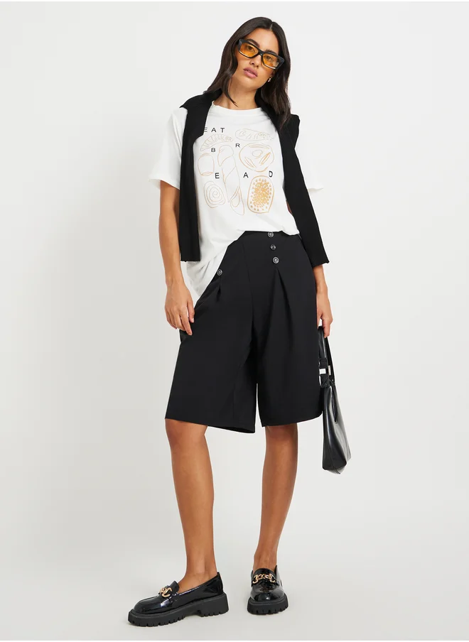 ستايلي Solid Button Adorned Pleated Regular Fit Shorts