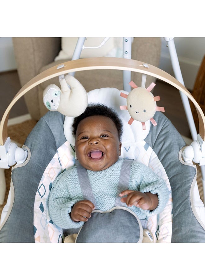 ingenuity أرجوحة مريحة بسيطة ومضغوطة مع سلك USB وحزام أمان، قطعتان تتميزان بالألعاب والأصوات، للأطفال من سن 0 إلى 9 أشهر، من باركر - Image 3