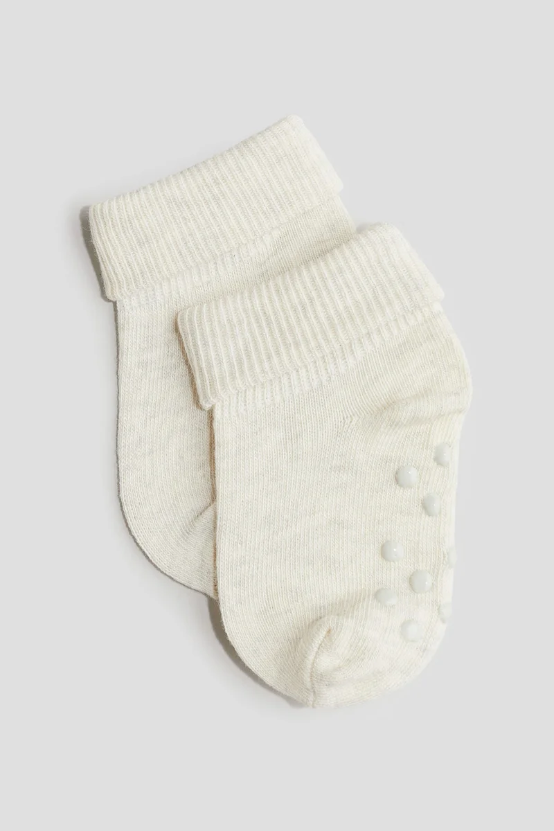 اتش اند ام جوارب مقاومة للانزلاق - عبوة من 3 أزواج