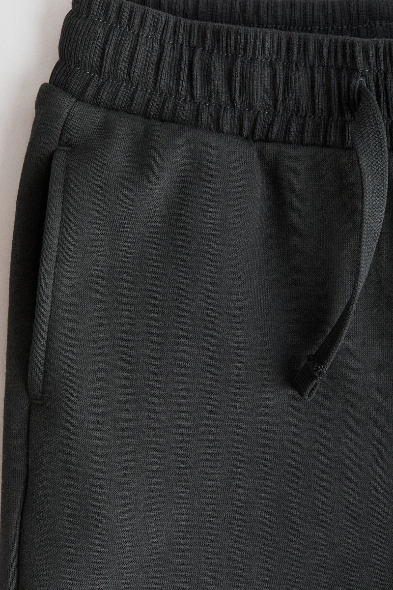 اتش اند ام بنطلون رياضي بنسيج متين عند الركبة