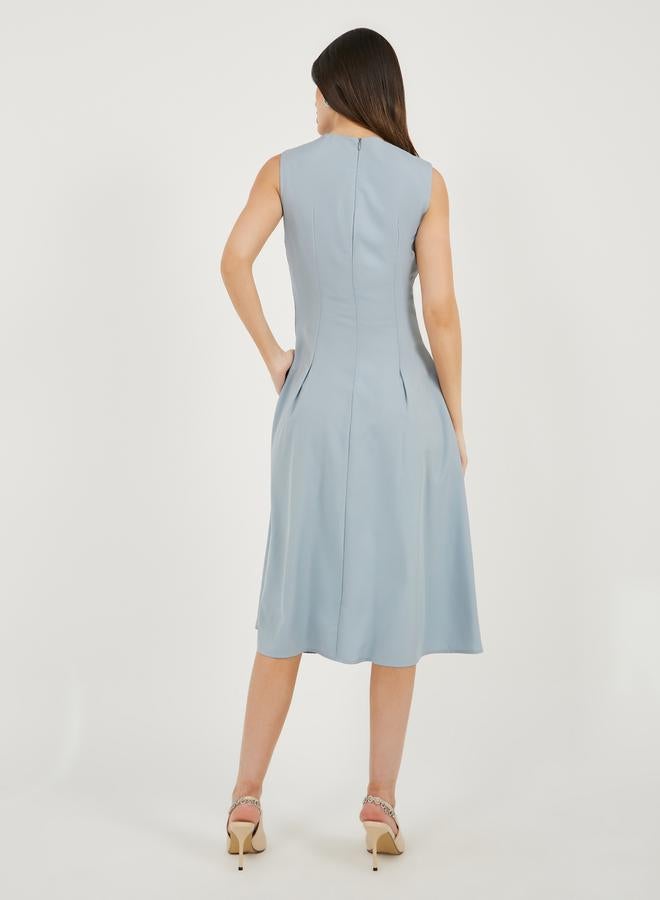 ستايلي فستان ميدي بلا أكمام بتفاصيل ثنيات - Image 5