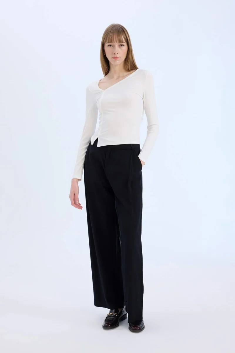 ديفاكتو Slim Fit Corduroy Long Sleeve Blouse