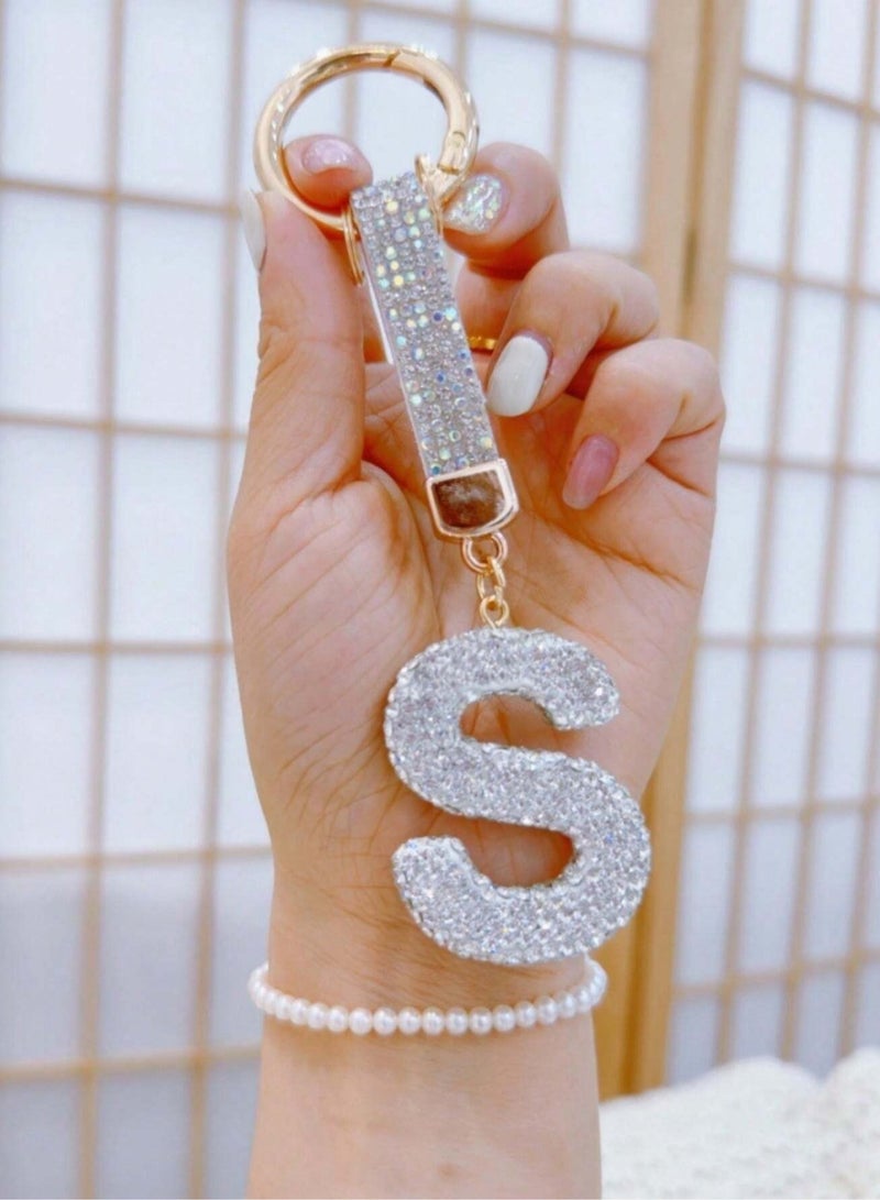 Keychain with the letter "S" design, encrusted with sparkling stones, adds a unique touch to your keys and bag. Ideal as a personalized gift for your loved ones featuring the first letter of their name.