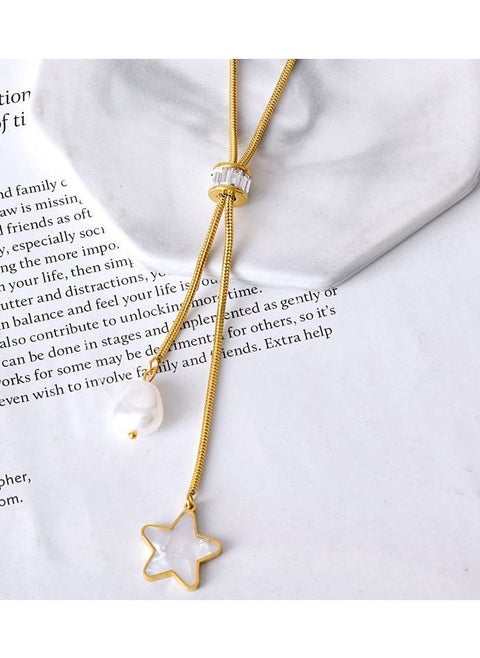 A chain with two pendants, a star and a loli trend