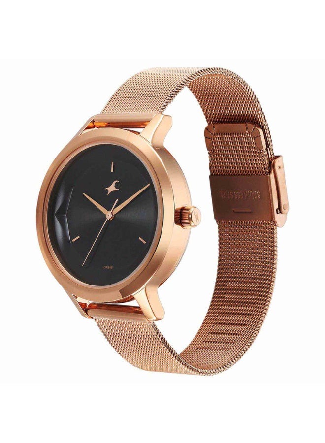 fastrack ساعة فيت أوت التناظرية للنساء 6210WM03 – قرص أسود، حزام من الفولاذ المقاوم للصدأ باللون الوردي، حركة كوارتز، مقاومة للماء حتى 3 ATM - Image 3