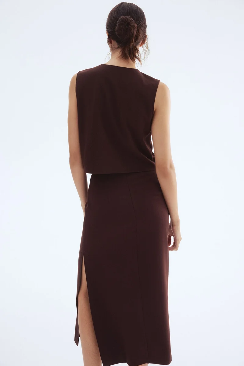 اتش اند ام بلوزة مزينة بأزرار