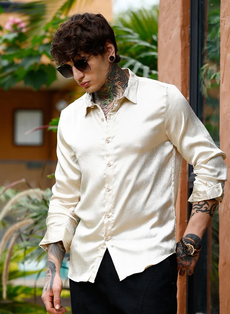 كامبوس سوترا Campus Sutra Men Crushed-Satin Regular Shirt | Spread Collar Long Cuffed Sleeves | Button Closure Curved Hem | Solid Crushed | Woven Fabric For Casual & Party Wear | Chalk White