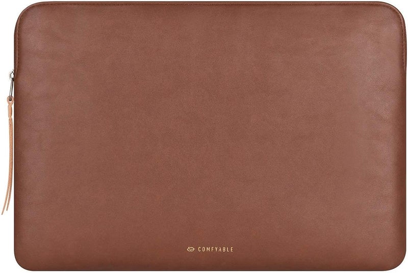 Comfyable حافظة لابتوب رفيعة واقية 15 بوصة 14 بوصة، حقيبة جلدية PU متوافقة مع 15" ماك بوك إير (تناسب محكم) M4 2025 و 14" ماك بوك برو M4 (تناسب فضفاض)، حقيبة كمبيوتر لماك، بني - Image 1