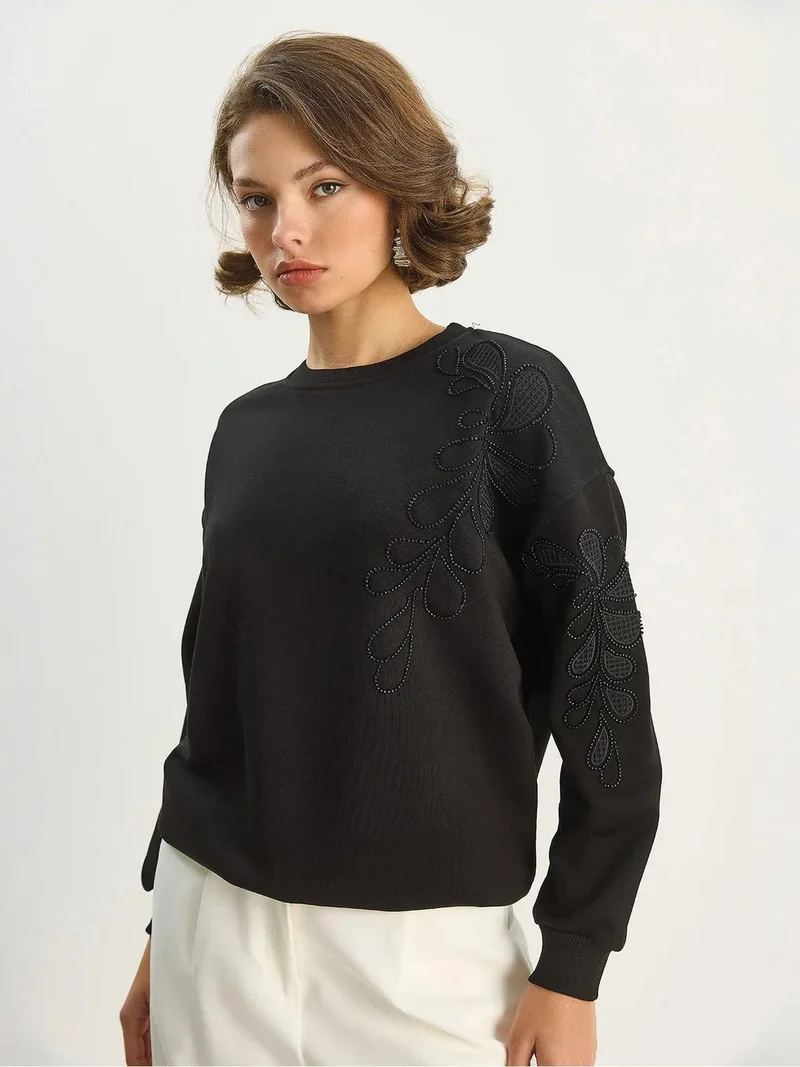 بيانكو لوتشي سويت شيرت بأكمام طويلة وياقة دائرية مطرز من لوتشي