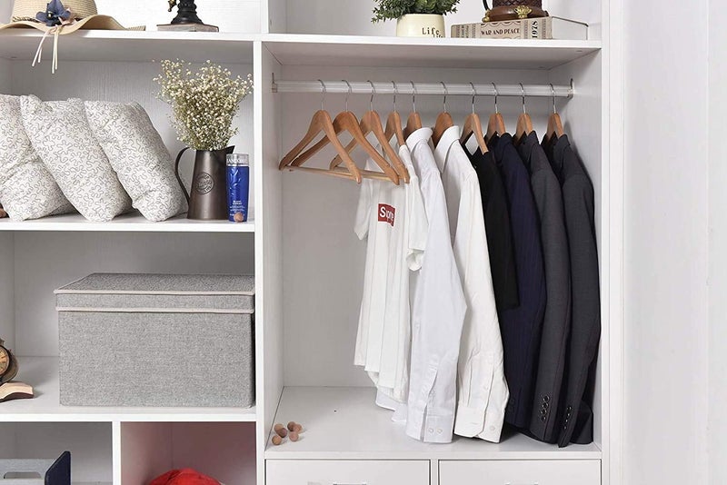 Quality Hangers شماعات خشبية عالية الجودة - مجموعة 30 شماعة منحنية قليلاً - معطف خشبي صلب مع خطافات كروم أنيقة - شماعات ثقيلة للملابس والجاكيت والقمصان والبنطلونات والبدلات (طبيعي، 30)، 17.5 بوصة - Image 3