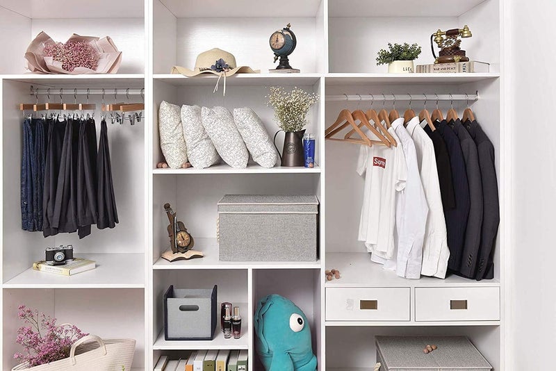 Quality Hangers شماعات خشبية عالية الجودة - مجموعة 30 شماعة منحنية قليلاً - معطف خشبي صلب مع خطافات كروم أنيقة - شماعات ثقيلة للملابس والجاكيت والقمصان والبنطلونات والبدلات (طبيعي، 30)، 17.5 بوصة - Image 2