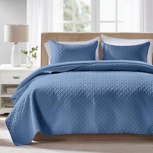 FLYMME King Size Quilt Bedding Set Bluish Grey Lightweight Bedspreads for Summer,Modern Style Geometric Weave Stripe Pattern,Soft Microfiber Bed Coverlet 3 Pieces (1 Quilt, 2 Shams) - Image 1