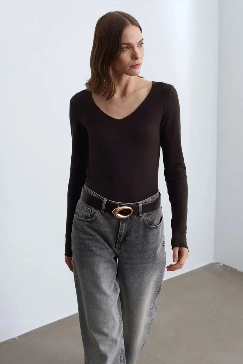 Dilvin Coffee Brown DILVIN Slim Fit V-neck Ribbed Knit Sweater for Women | Best Price UAE