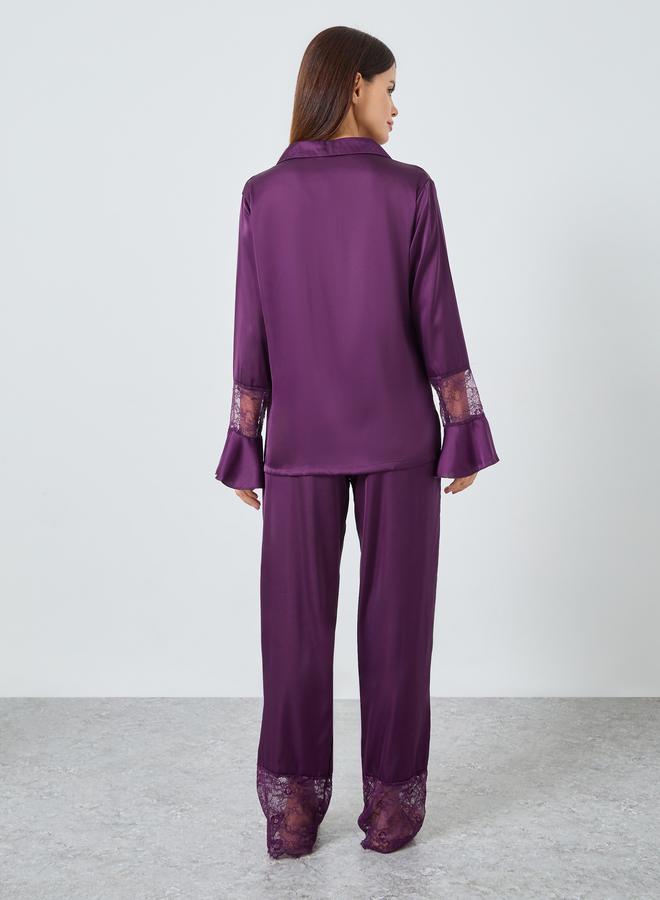 ستايلي طقم بيجاما من بلوزة ساتان وتفاصيل دانتيل مع بنطال - Image 5