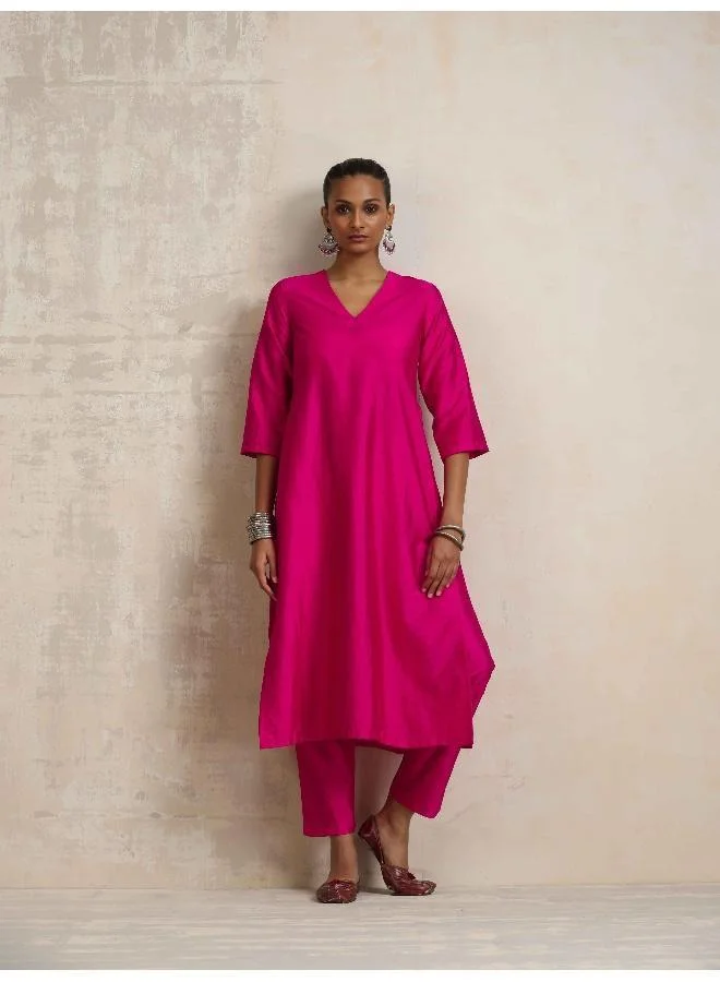 ترو برونز طقم كورتا وردي حريري بفتحة جانبية من