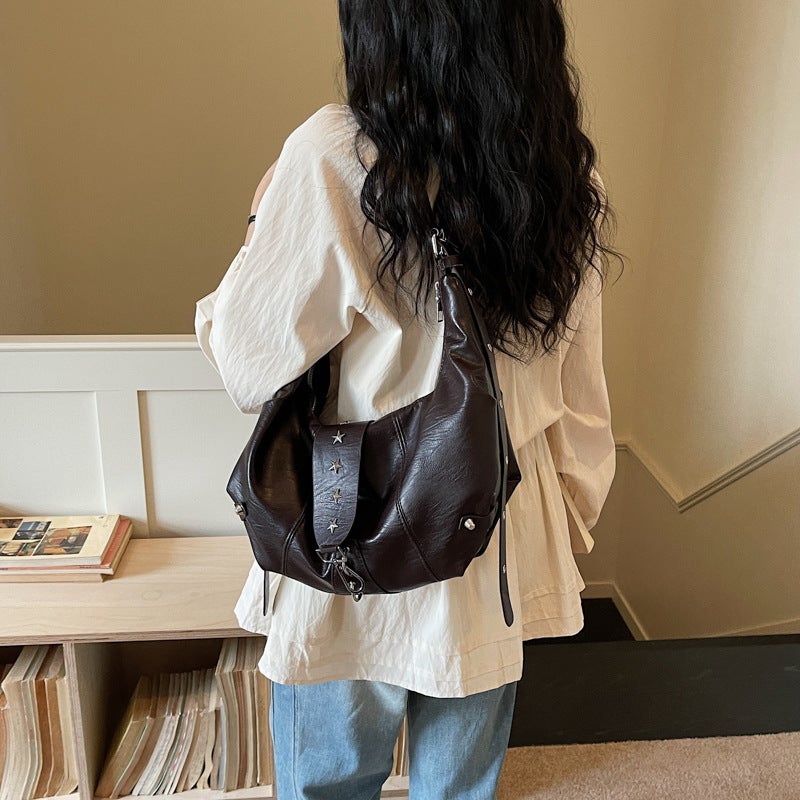 Soft Wrinkle Leather Hobo Crossbody Bag Star Metal Rivet Decor Adjustable Wide Shoulder Strap Large Capacity Zipper Casual Shoulder Handbag For Daily Commute Shopping Weekend Outdoor Travel Street Punk Style & All Match Casual Outfits - Image 4
