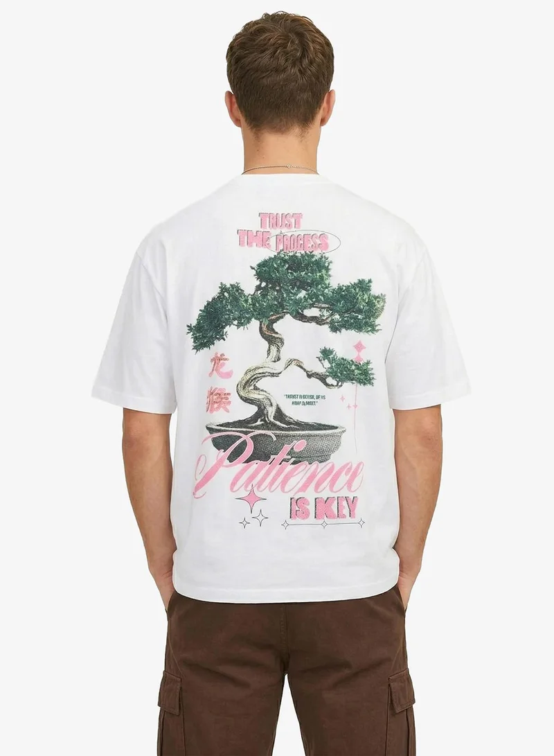 جاك اند جونز تيشيرت بياقة دائرية مزين برسمة