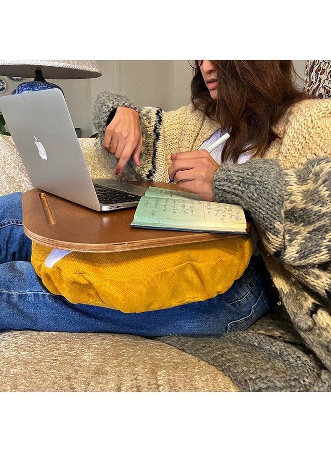 مزاجي هوم ترابيزة لاب توب بوسادة Lazylap - سطح خشبي و قماش اصفر , يتحمل لابتوب حتى 17 انش مع فتحة مخصصة لحمل التابلت أو الهاتف - Image 3