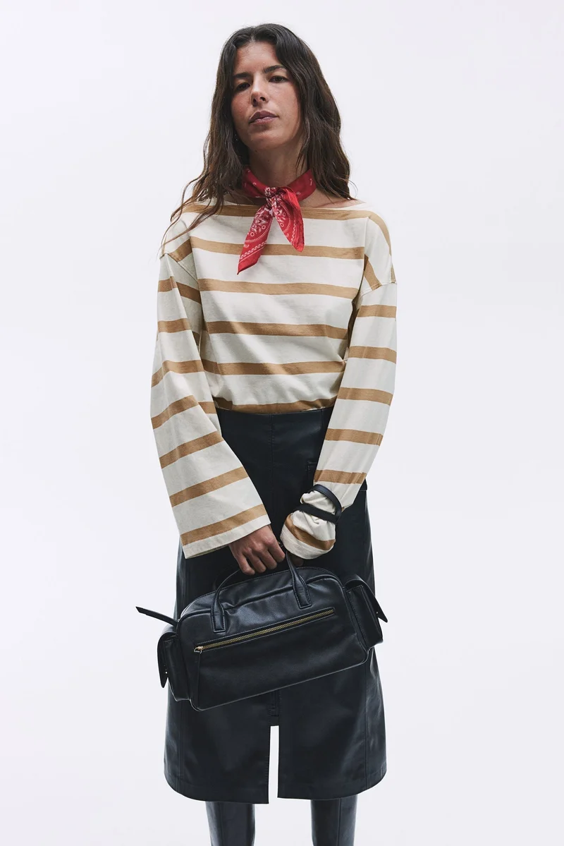 اتش اند ام بلوزة قطنية بياقة قارب