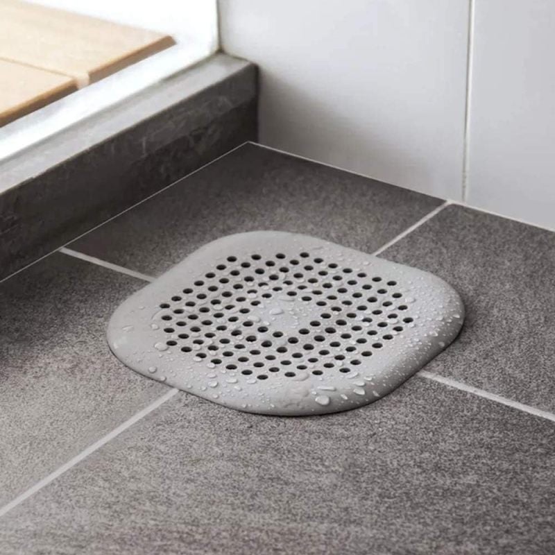 غطاء مصباح الاستحمام: أبعاد 14×14×0.1 سم، مادة TPR بيضاء - تصميم مضاد للانزلاق بمقوم الشفط، مصادر لالتقاط الشعر ومصفى حوض المياه للمصابح في الحمام والمطبخ وحوض الاستحمام - Image 5