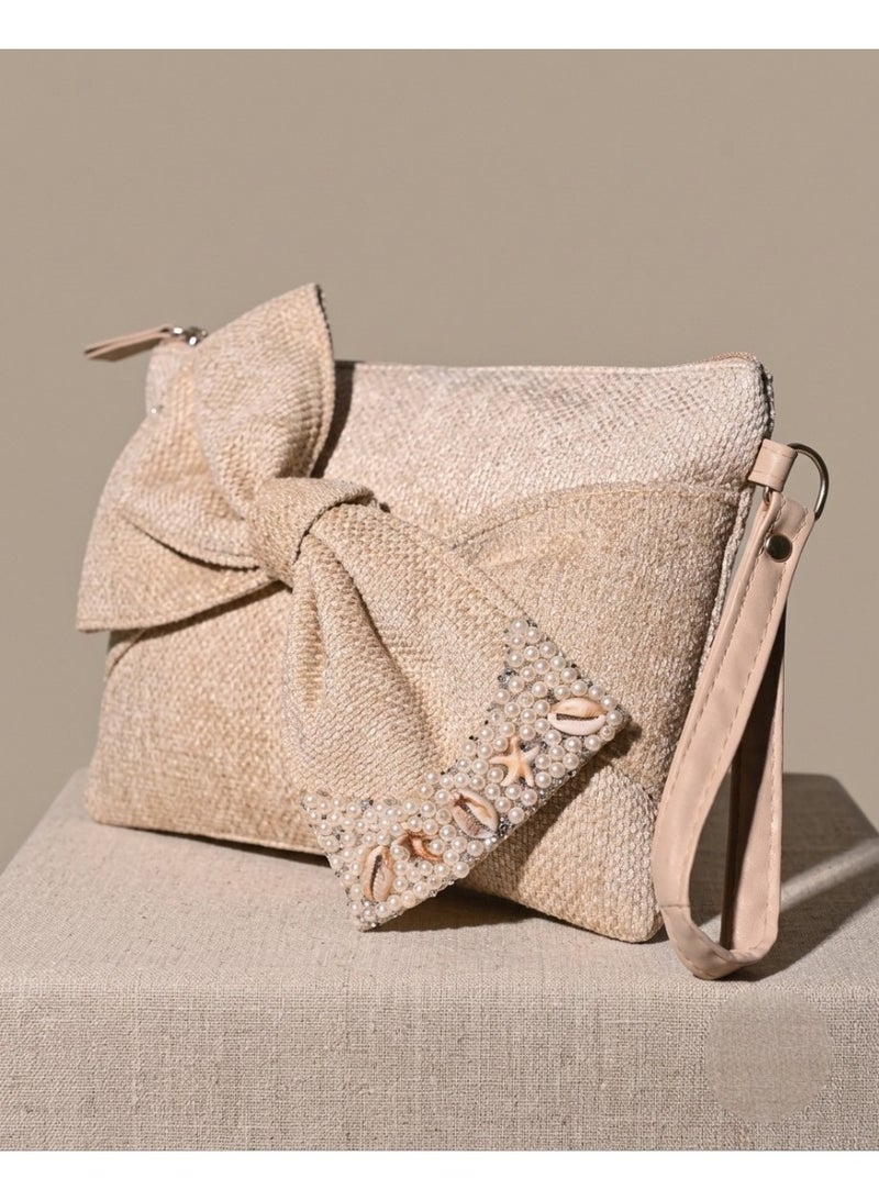 Elegant women's handbag decorated with pearls and shells - Image 3